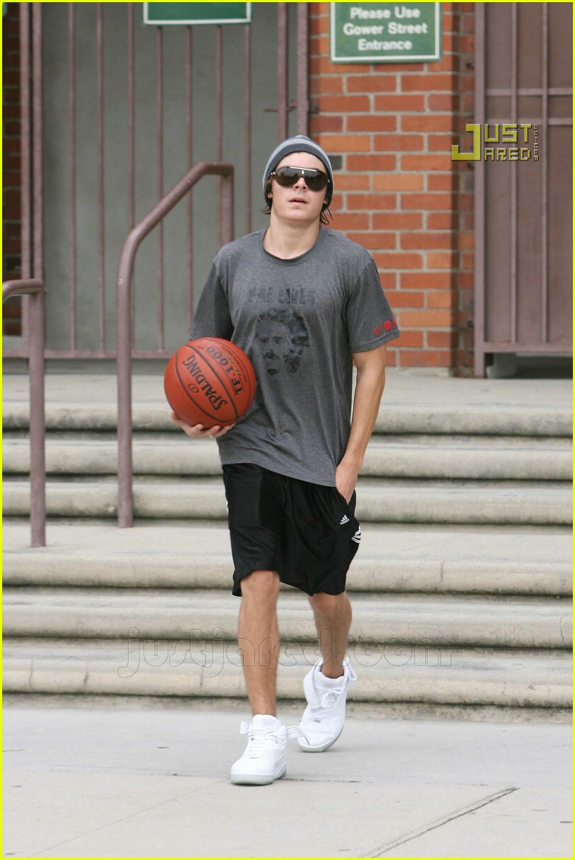 Photo zac efron basketball playa 12 Photo 719101 Just Jared