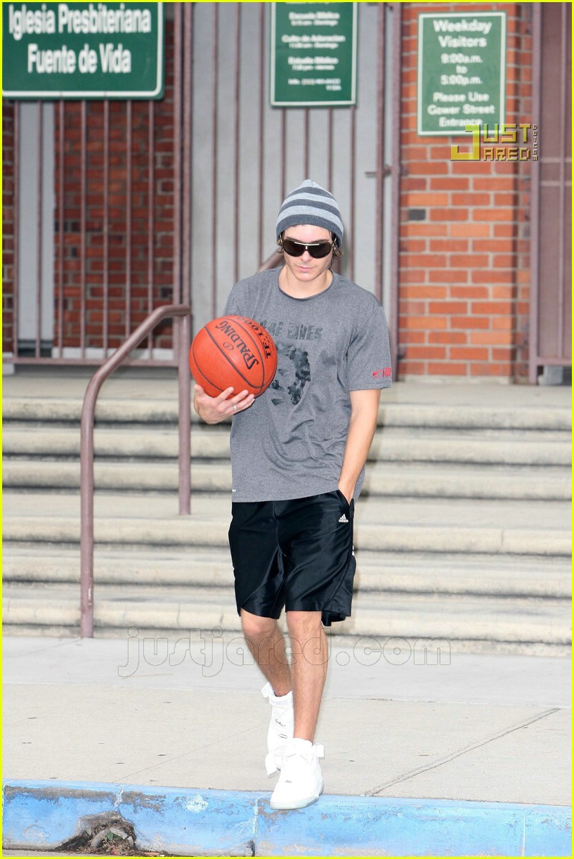 Photo zac efron basketball playa 15 Photo 719131 Just Jared