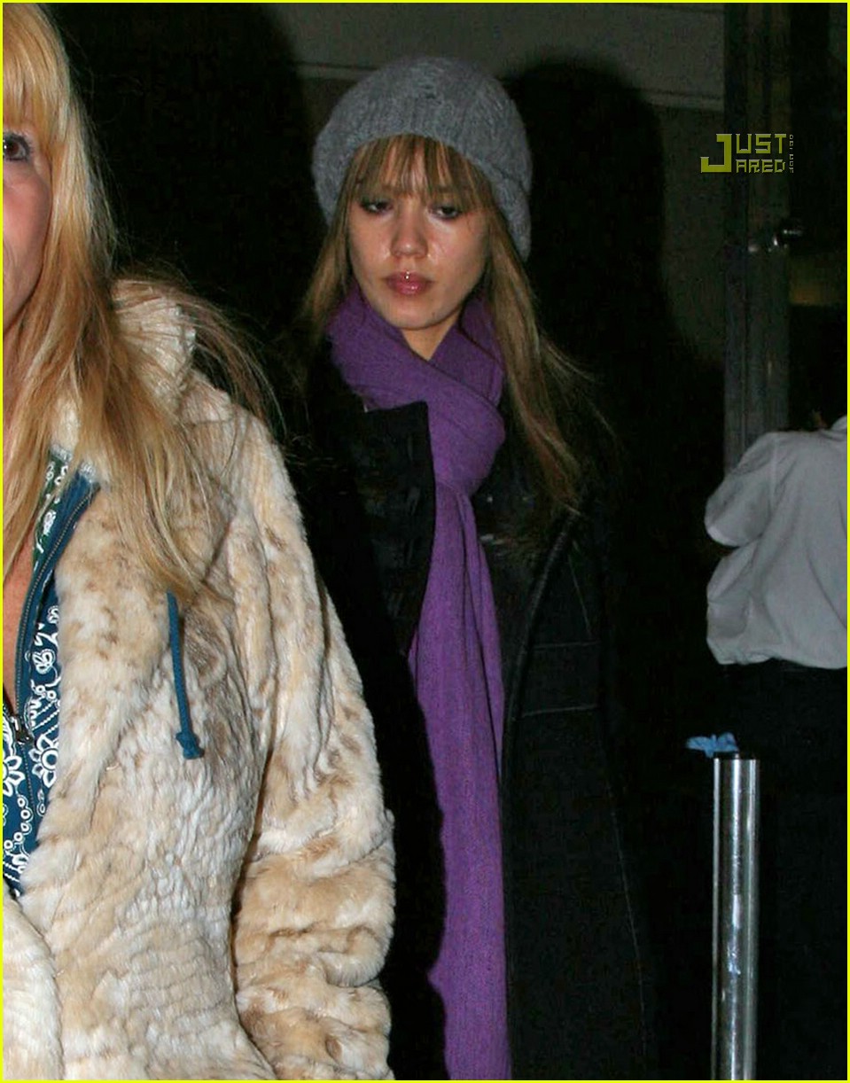 Jessica Alba @ LAX Airport: Photo 777321 | Photos | Just Jared