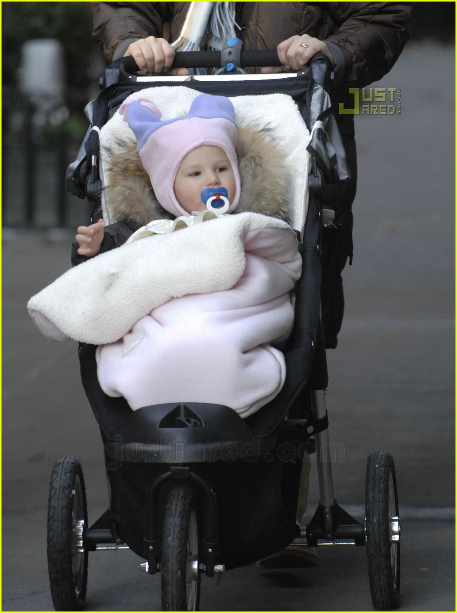 Violet Affleck Hails a Cab: Photo 809701 | Photos | Just Jared