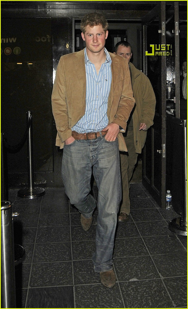 Prince William and Harry Out for a Kensington Kicker Photo 802801