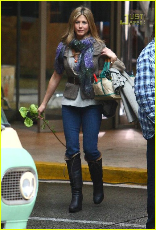 Jennifer Aniston is a Flower Girl Photo 850231 Photos Just Jared