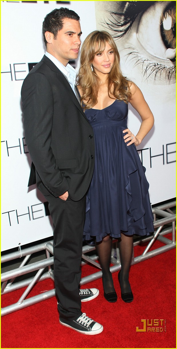 Jessica Alba Gives Us "The Eye" Photo 898291 Photos Just Jared Entertainment News