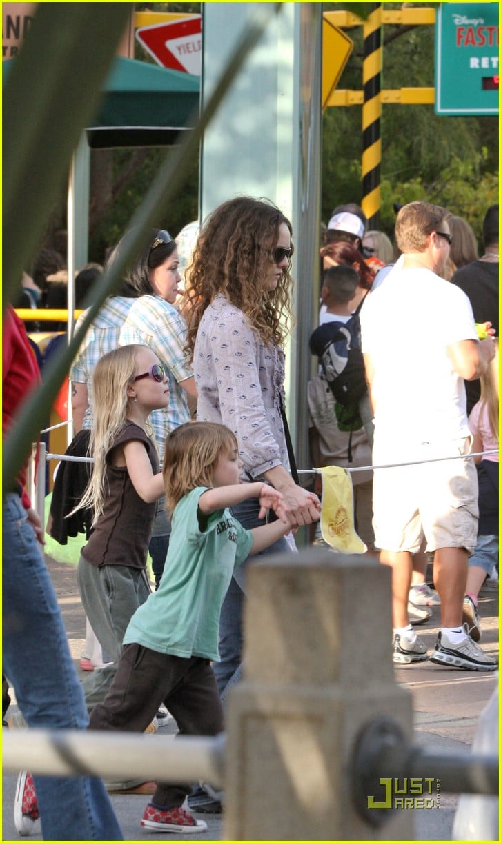 Johnny Depp's Kids Do Disneyland: Photo 926031 | Celebrity Babies, Jack