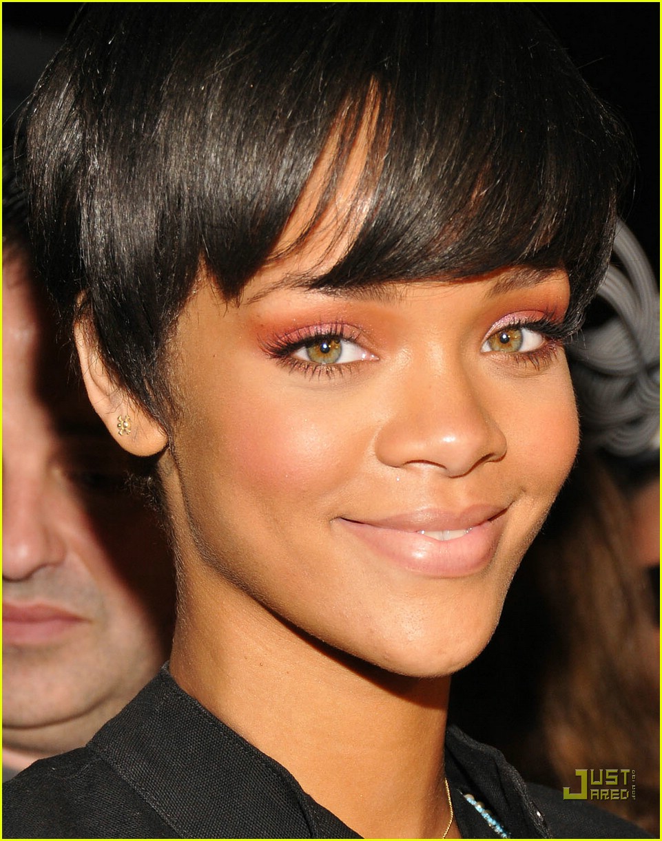 46 Rihanna Hairstyles from 2006 to 2022 - PureWow