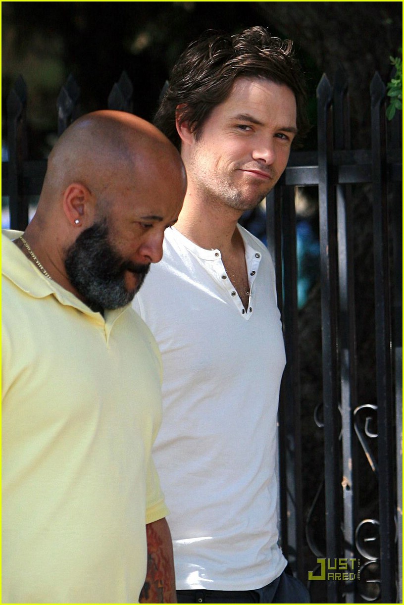 Michael Johns Slips Us Some Tongue Photo American Idol David Archuleta Michael Johns Pictures Just Jared