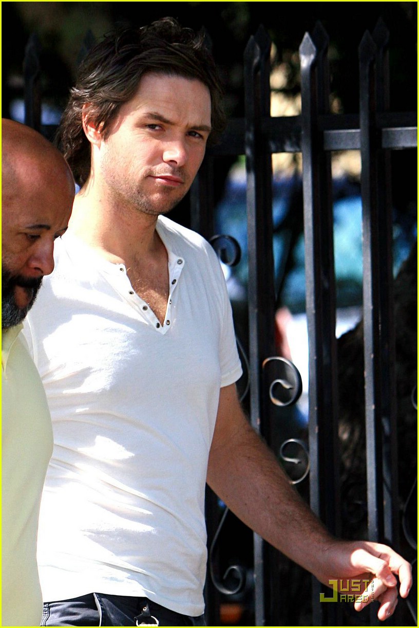 Michael Johns Slips Us Some Tongue Photo American Idol David Archuleta Michael Johns Pictures Just Jared