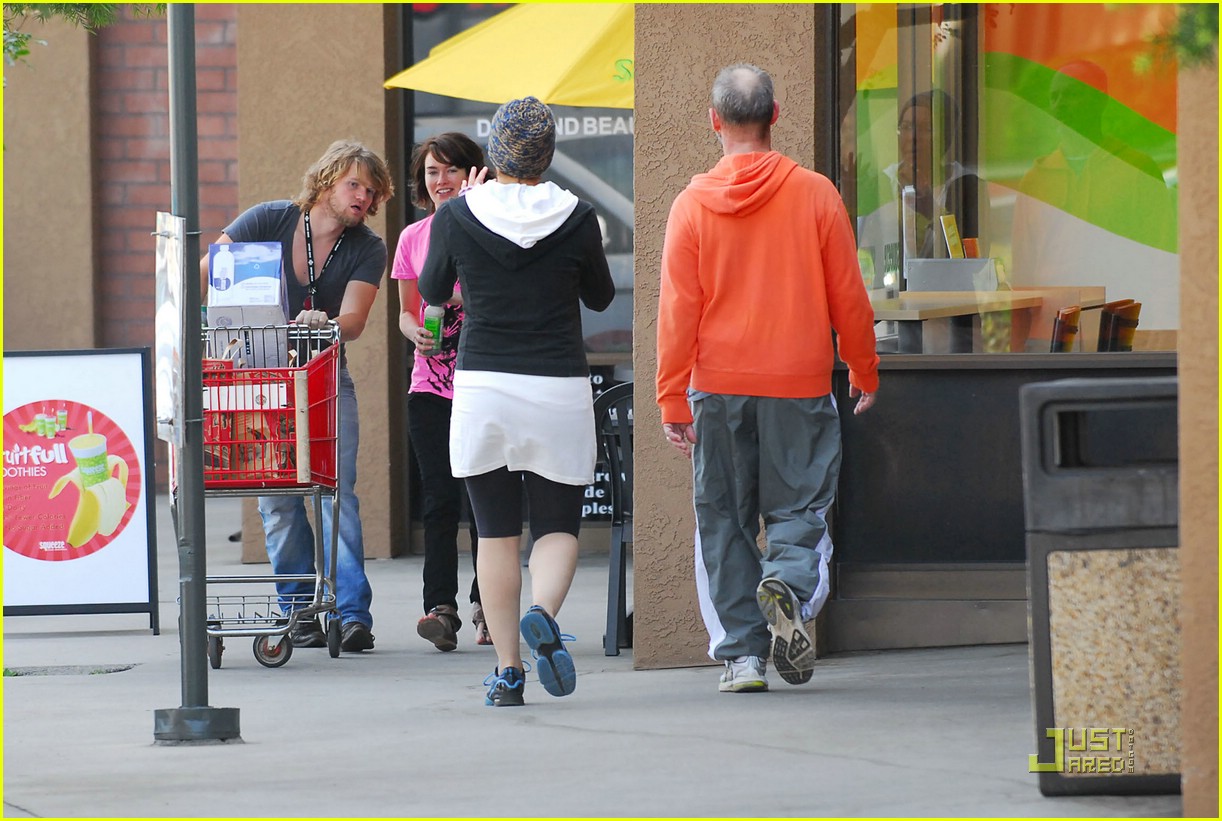 Lena Headey Makes a Groceries Run: Photo 974091 | Photos | Just Jared