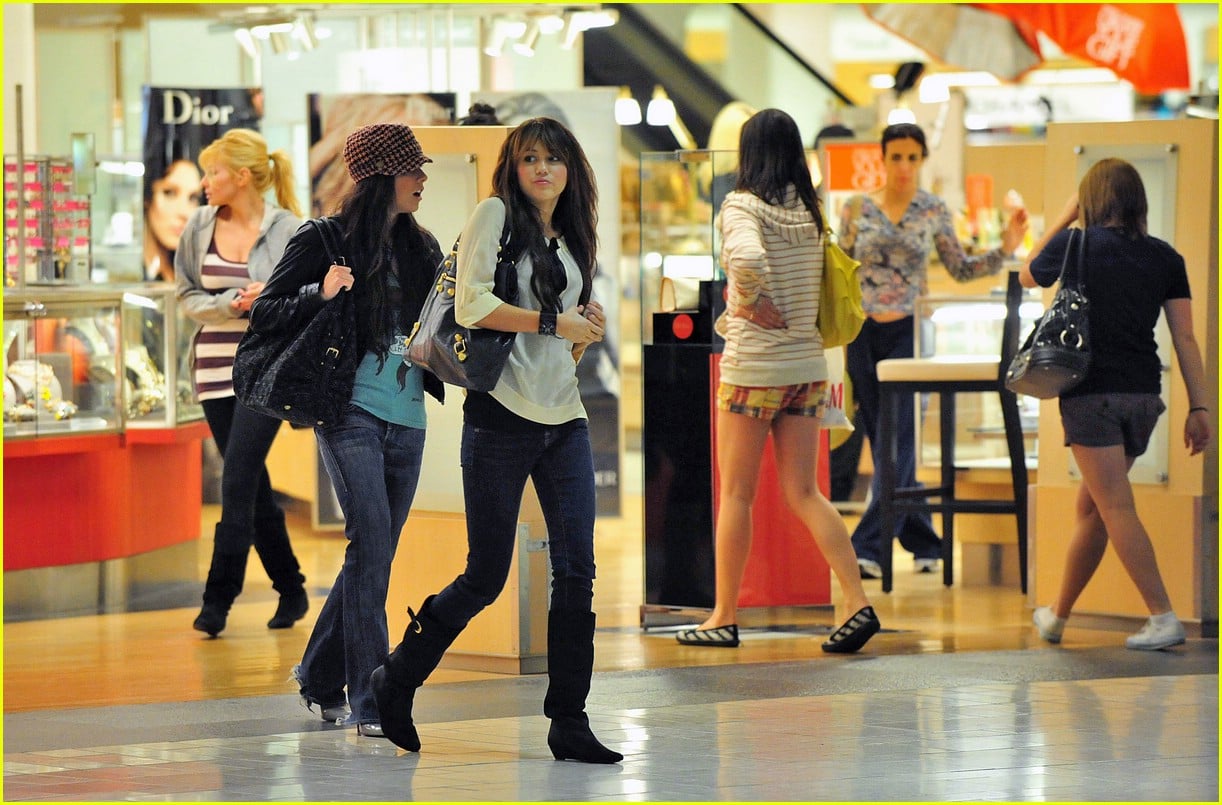 Miley Cyrus - Beverly Hills 90210: Photo 1029411 | Pictures | Just Jared