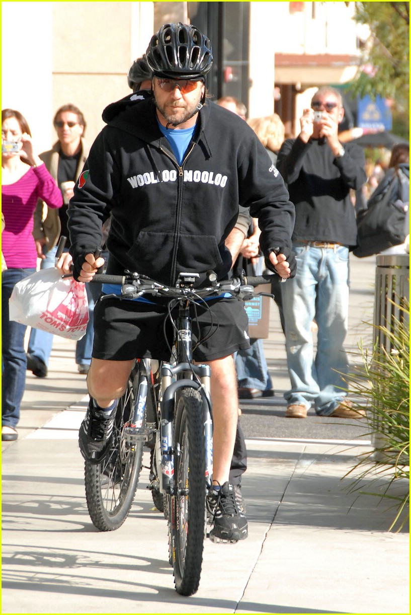 russell crowe motorcycle