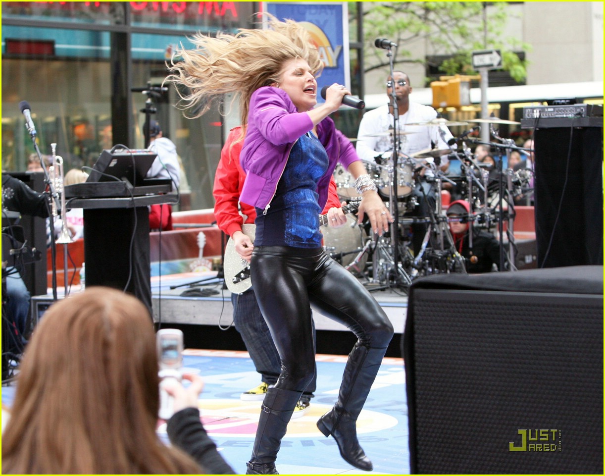 Fergie is a Flipping Freak: Photo 1141421 | Fergie Pictures | Just Jared