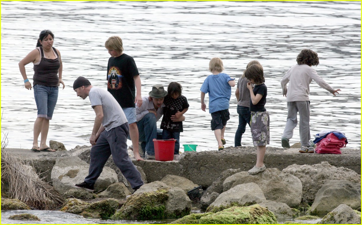 Brad & Angelina Take The Edge Off Photo 1110541 Photos Just Jared