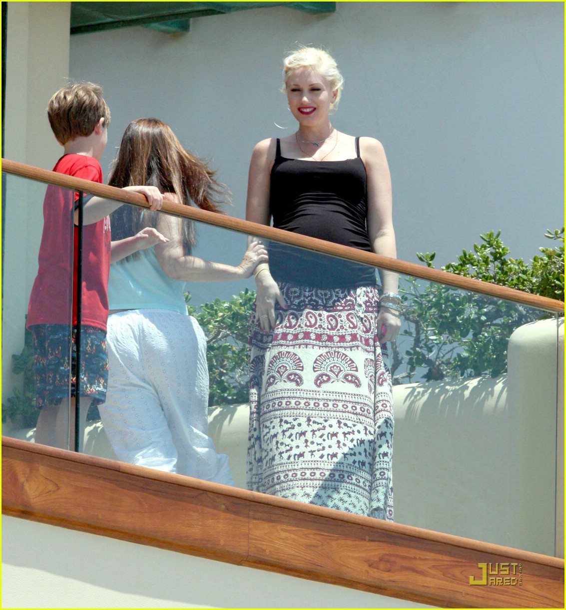 Kingston Rossdale’s Beach Birthday: Photo 1158651 | Photos | Just Jared