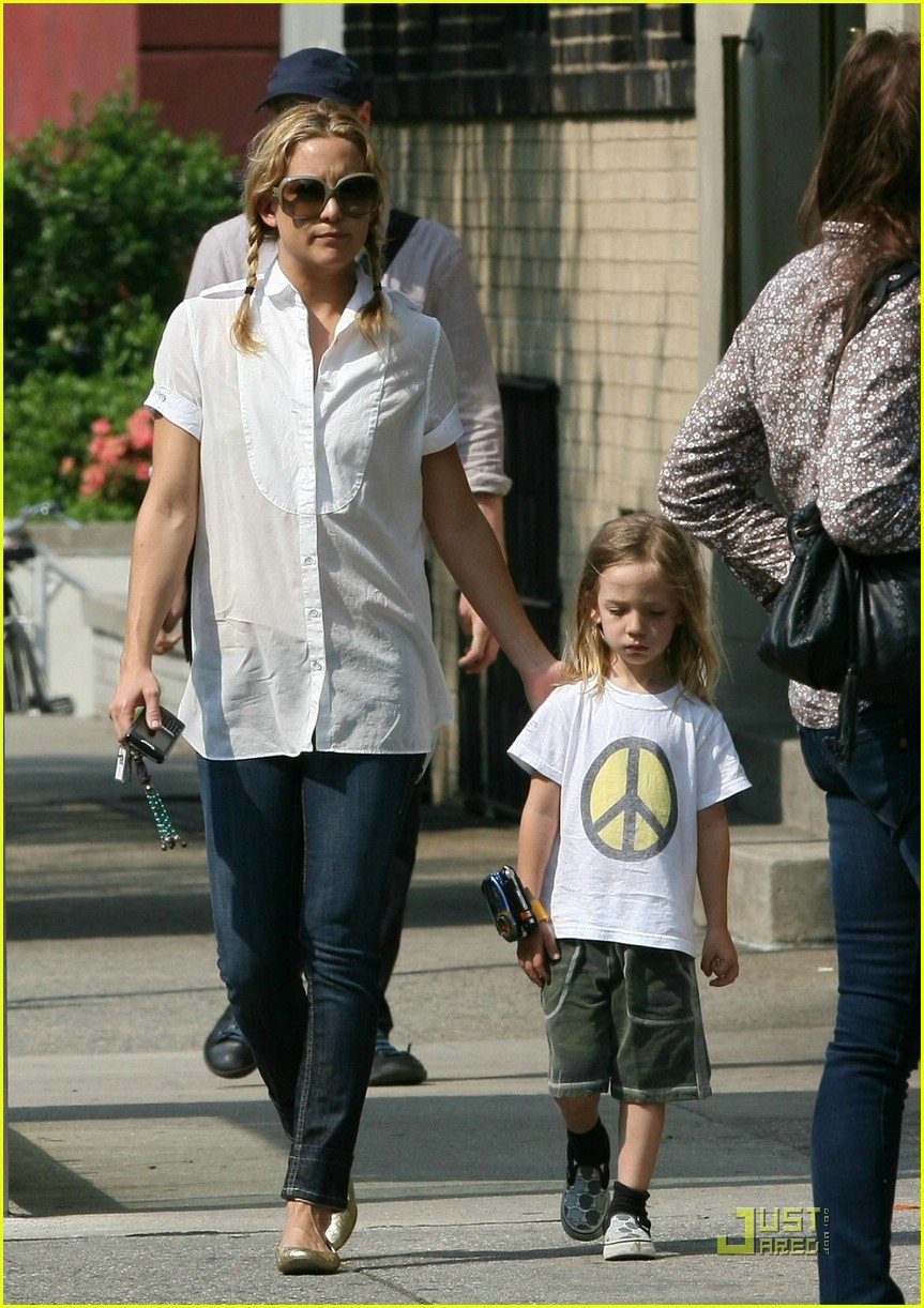 Ryder Robinson: Peace Out!: Photo 1161451 | Photos | Just Jared