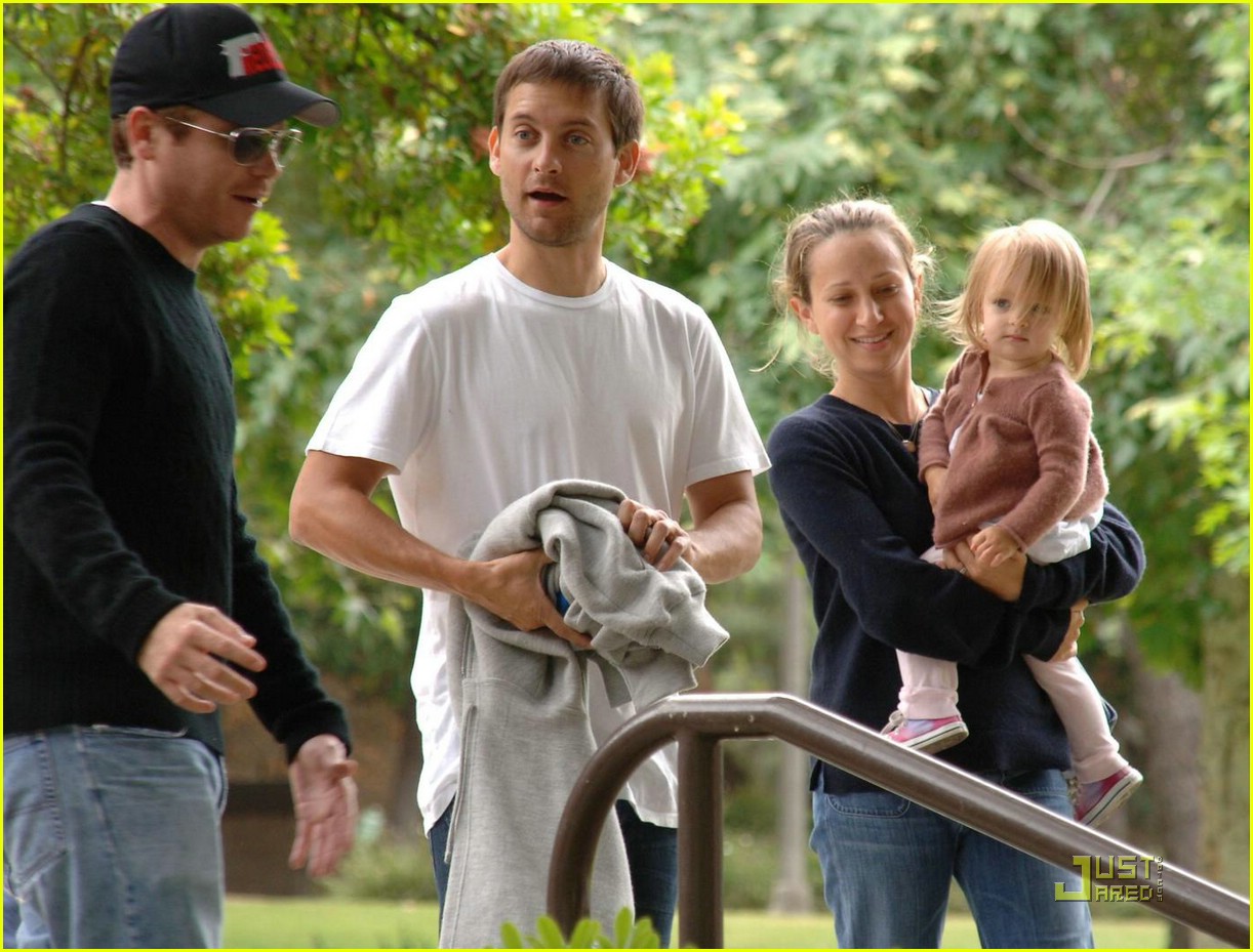 Tobey Maguire's Sweetheart Sunday Photo 1157851 Photos Just Jared