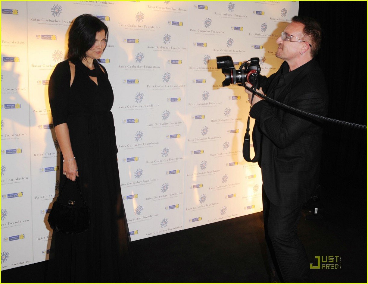 Bono Puts On His Platform Shoes Photo 1190071 Photos Just Jared