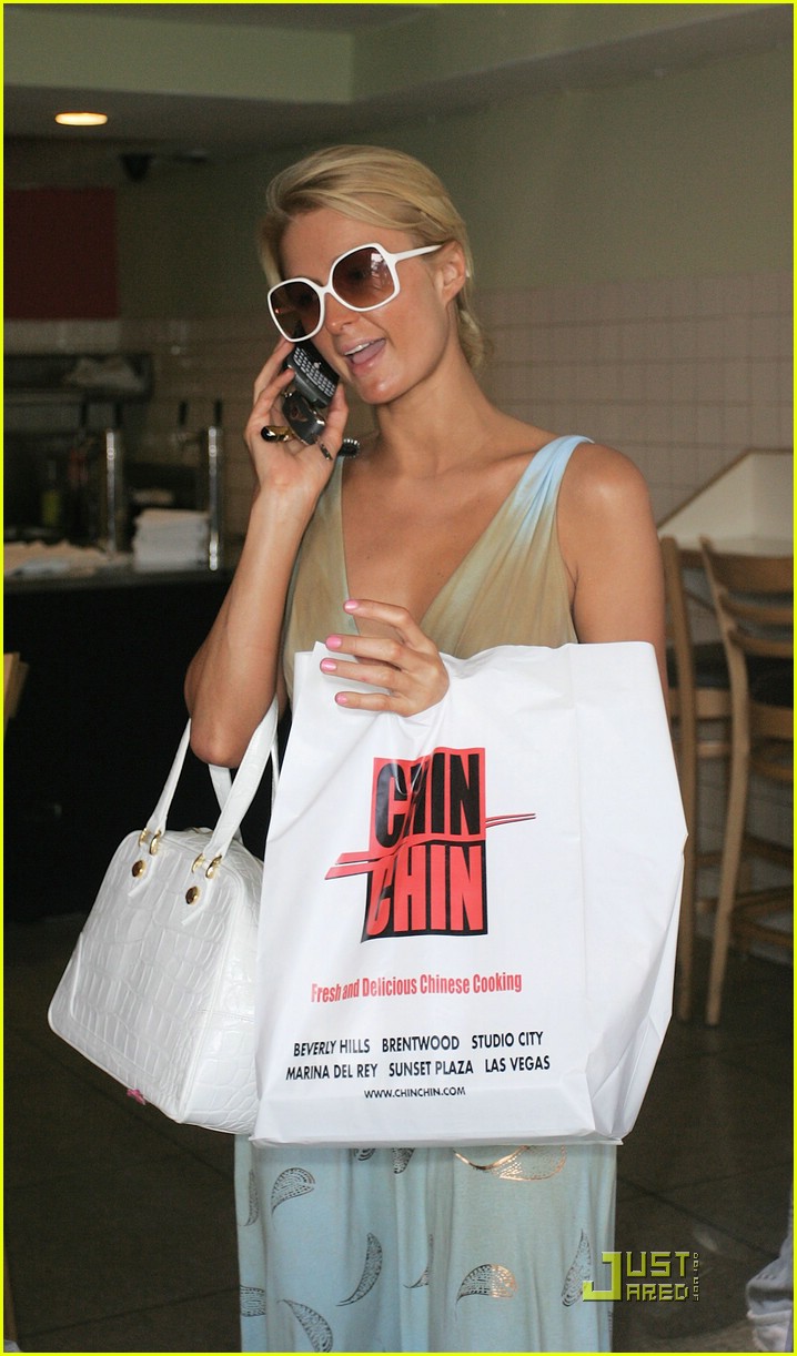 Paris Hilton Donates to Children's Hospital Photo 1233101 Photos