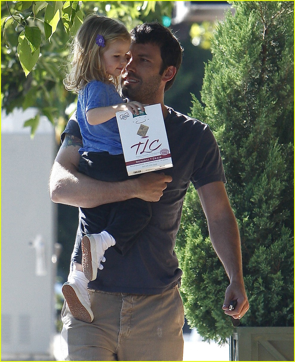 Violet Affleck is a Coffee Kid: Photo 1218941 | Photos | Just Jared