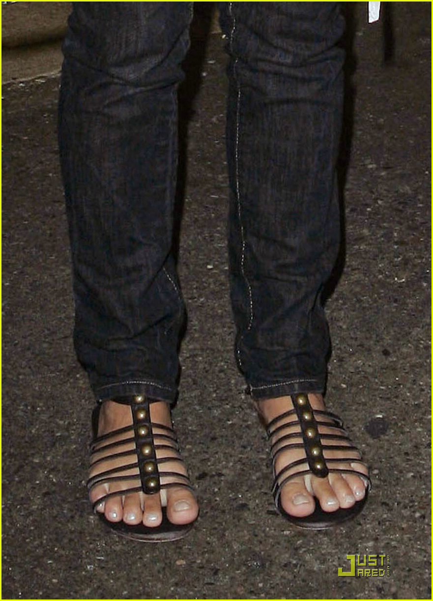 Vanessa Hudgens Jumps Through JFK: Photo 1241561 | Photos | Just Jared