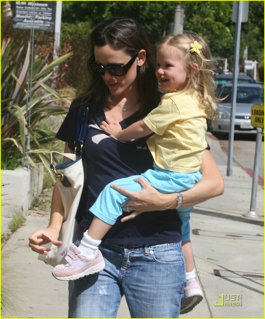 Violet Affleck is a Visual Arts Baby: Photo 1291231 | Photos | Just