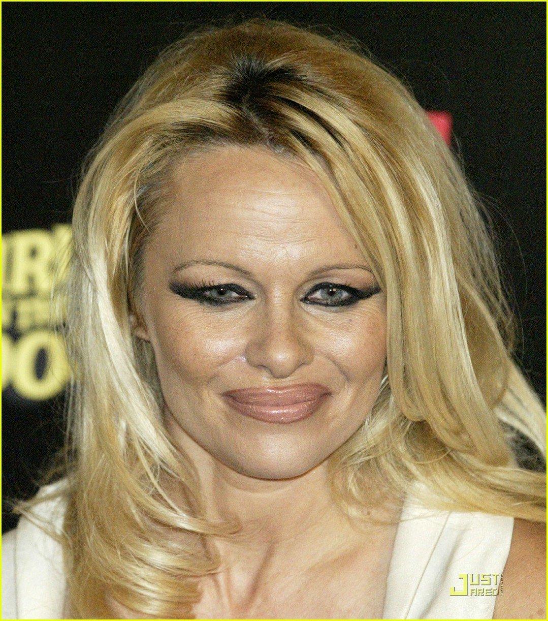 Omg Pamela Anderson Just Channeled Jackie O The Pics Are Insane - kfpf23t