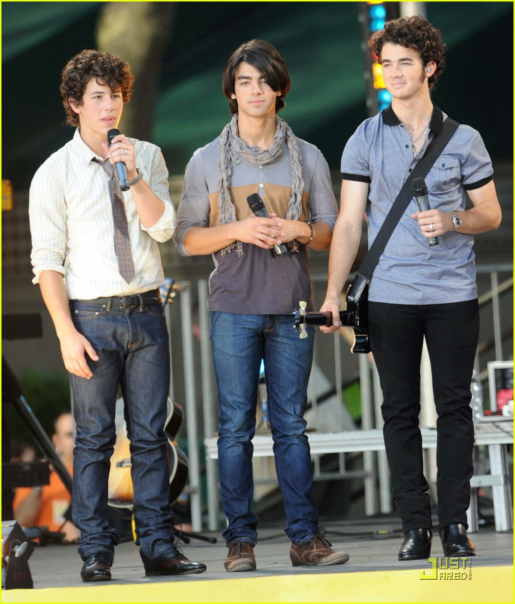 The Jonas Brothers Say Good Morning: Photo 1328601 | Pictures | Just Jared