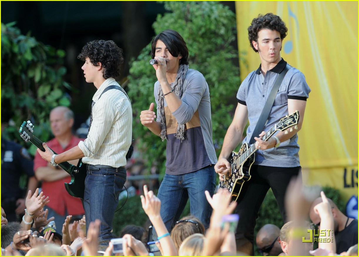 The Jonas Brothers Say Good Morning: Photo 1328621 | Photos | Just