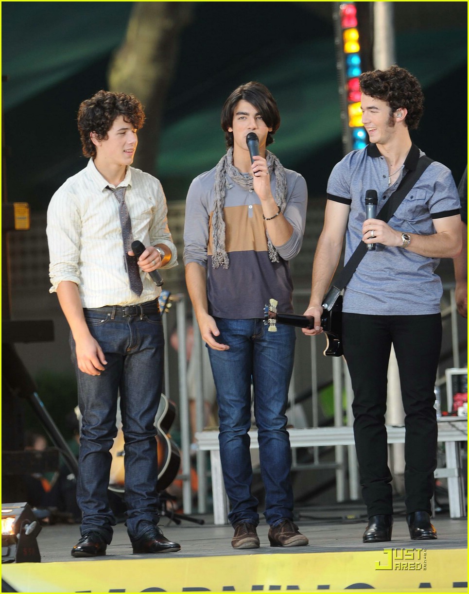 Photo: jonas brothers good morning america 25 | Photo 1328801 | Just