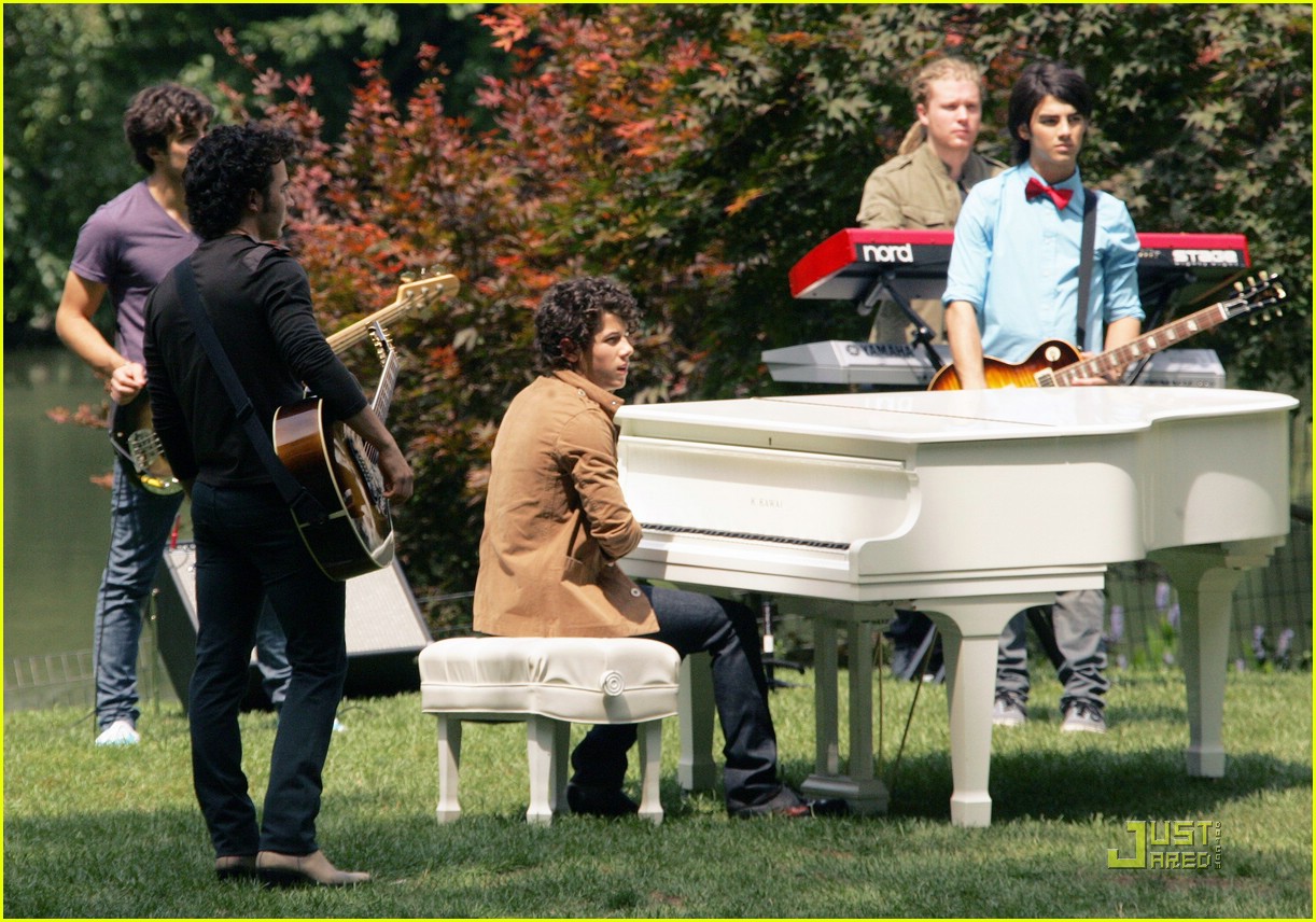 Photo jonas brothers central park 14 Photo 1340151 Just Jared
