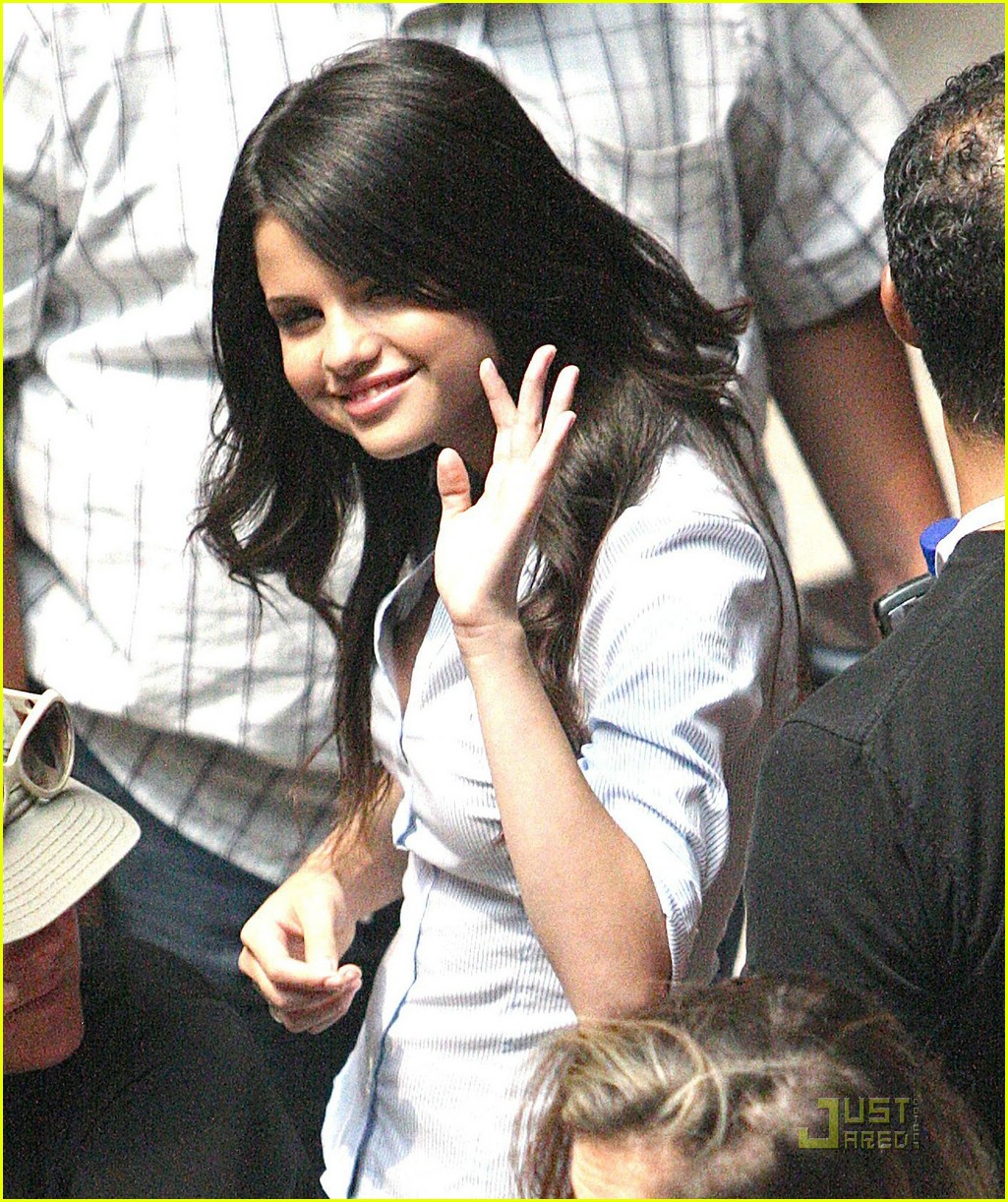 Selena Gomez: UR Votes Count!!!: Photo 1346591 | Photos | Just Jared