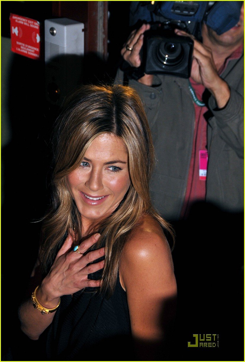 Photo jennifer aniston takes toronto 14 Photo 1405881 Just Jared