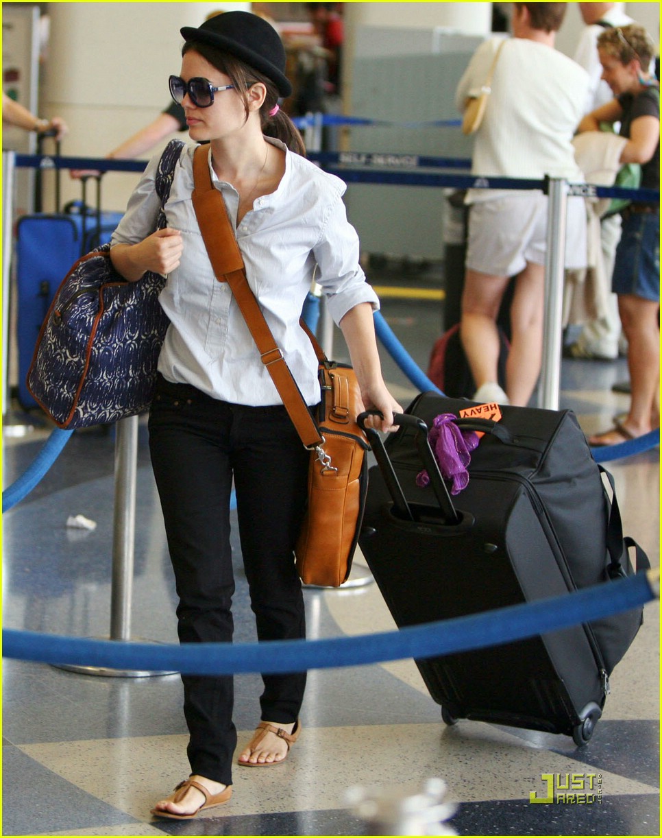 Rachel Bilson Is Waiting At The Airport: Photo 1446711 | Rachel Bilson