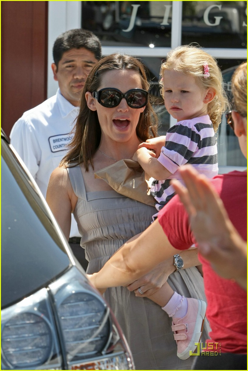 Jennifer Garner Shops For Baby 2 Photo 1392081 Ben Affleck