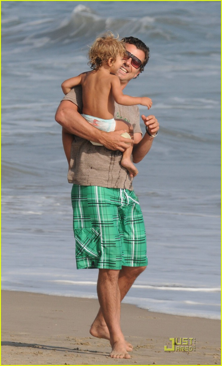 Gavin Rossdale Goes Green Photo 1384371 Celebrity Babies, Gavin(01)