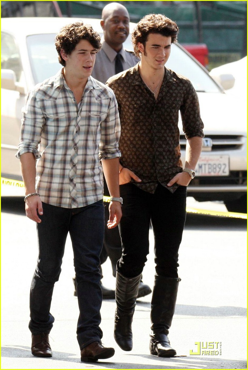 Nick Jonas Elvis is a Dog! Photo 1426191 Frankie Jonas, Joe Jonas