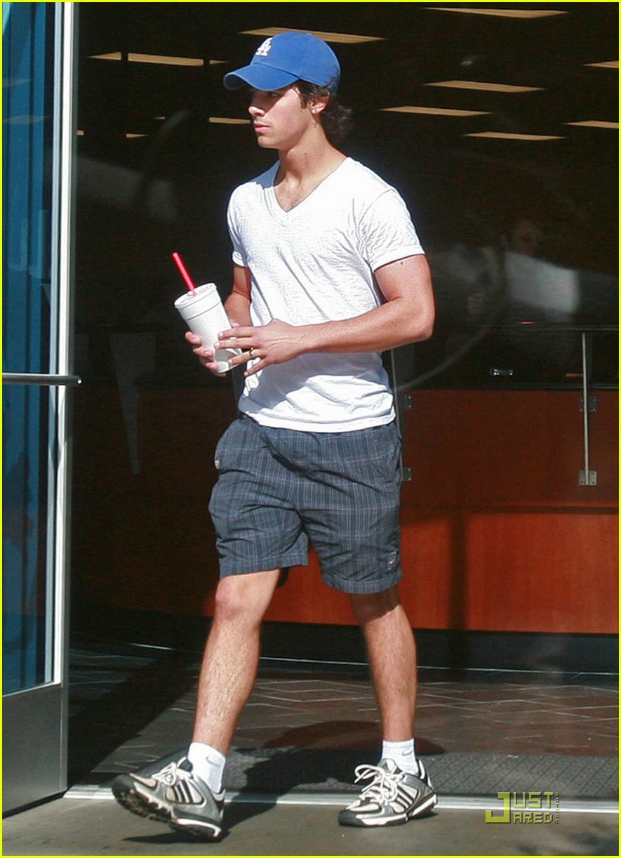 Joe Jonas is a Workout Wonder Photo 1438091 Photos Just Jared