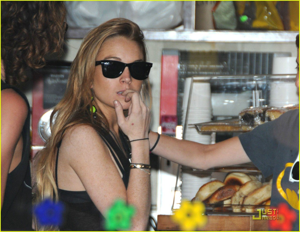 Lindsay Lohan: Thank You For Smoking lindsay lohan samantha ronson smoking...