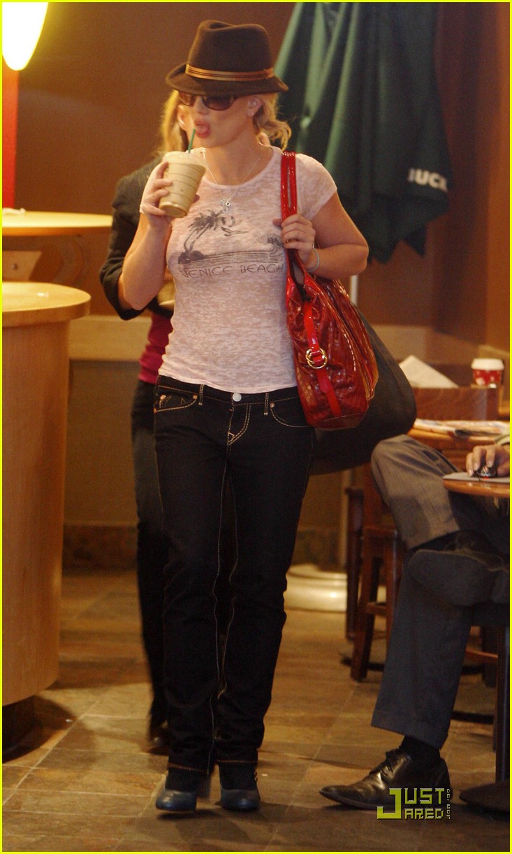 Photo britney spears starbucks coffee 04 Photo 1556491 Just Jared Entertainment News