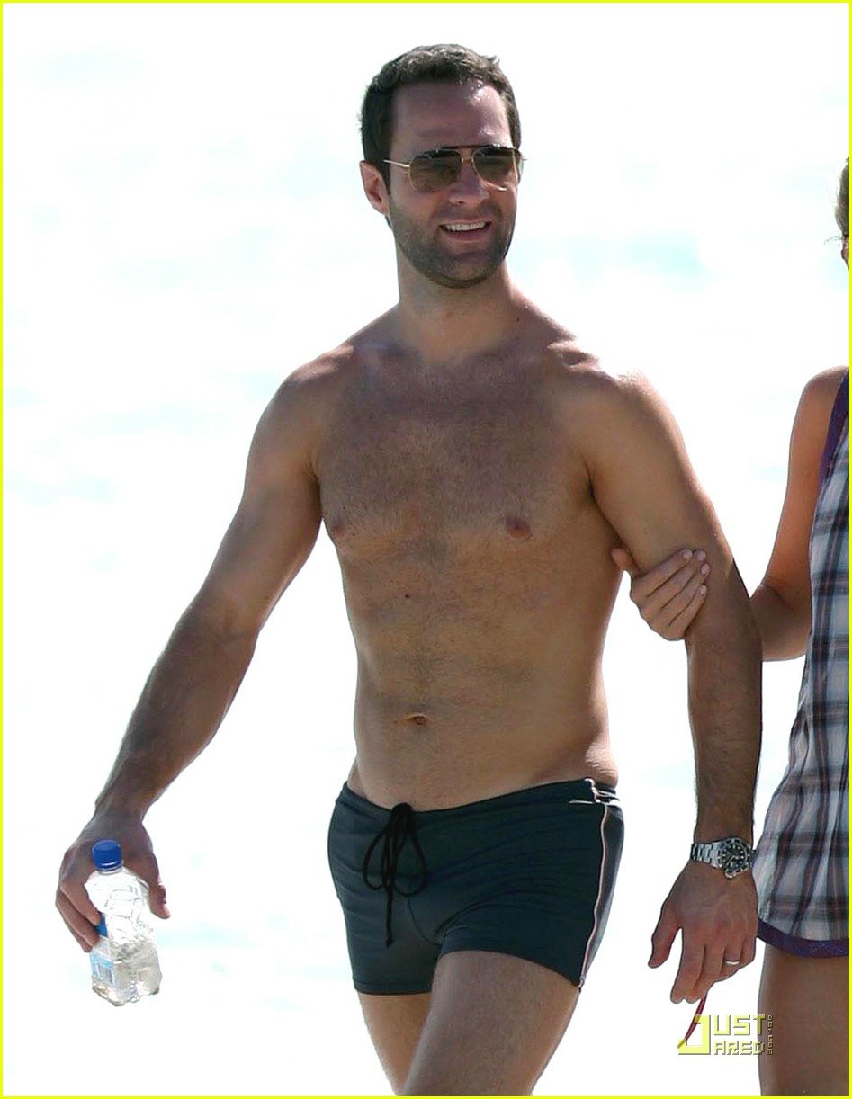 Chris Diamantopoulos is Shirtless Sexy.