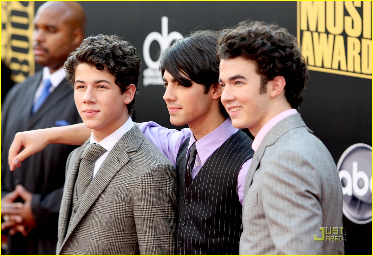 The Jonas Brothers 2008 American Music Awards Photo 1560881 Photos