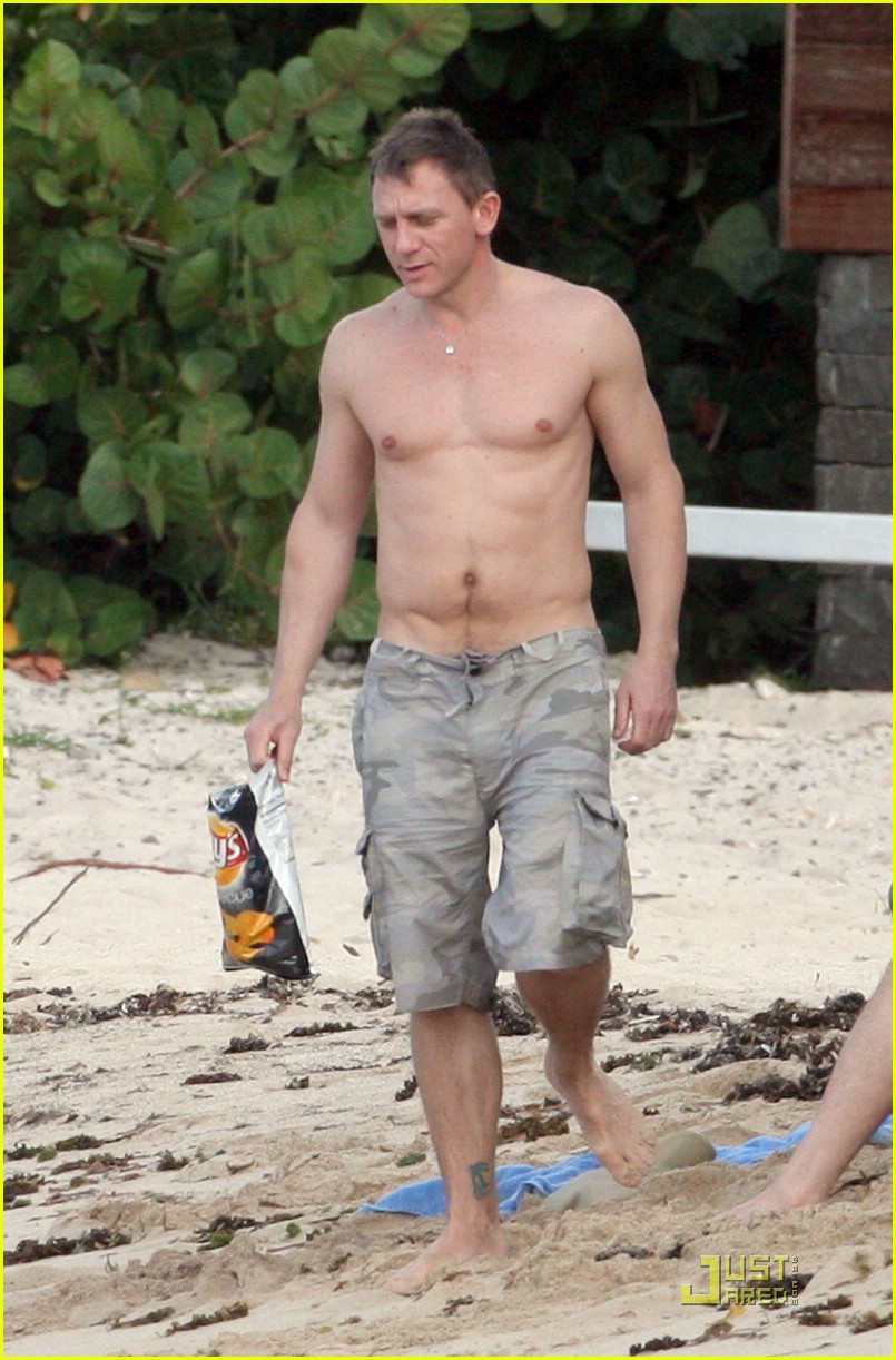 Daniel Craig is St. Bart's Beach Buff: Photo 1617511 | Andy Cohen ...