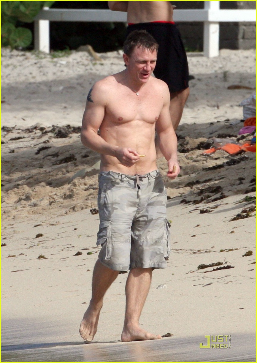 Daniel Craig is St. Bart's Beach Buff: Photo 1617701 | Andy Cohen ...