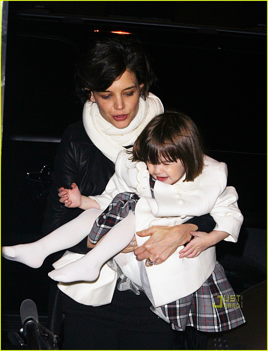 Suri Cruise is a Singing Sensation Photo 1622061