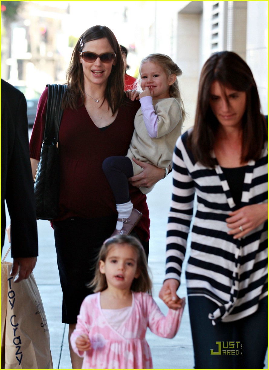 Violet Affleck Has a Super Smile: Photo 1597041 | Photos | Just Jared