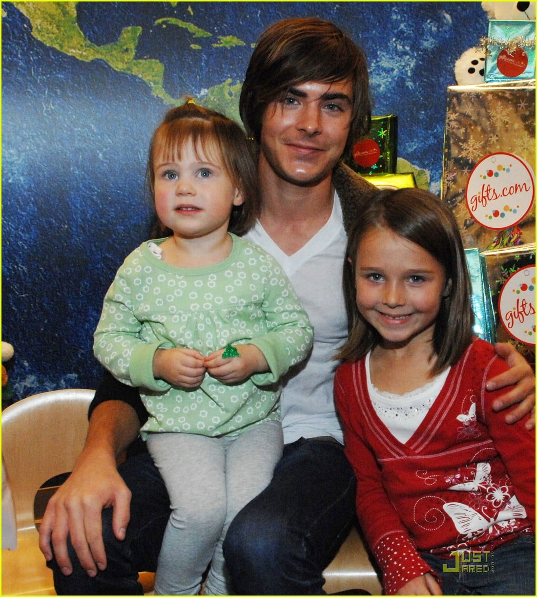 Zac Efron Gifts Mattel Children's Hospital Photo 1607981 Pictures
