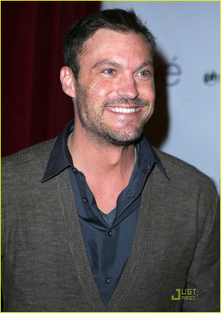 Thomas Dekker: Planet Hollywood Birthday Party!: Photo 1642921 | Brian