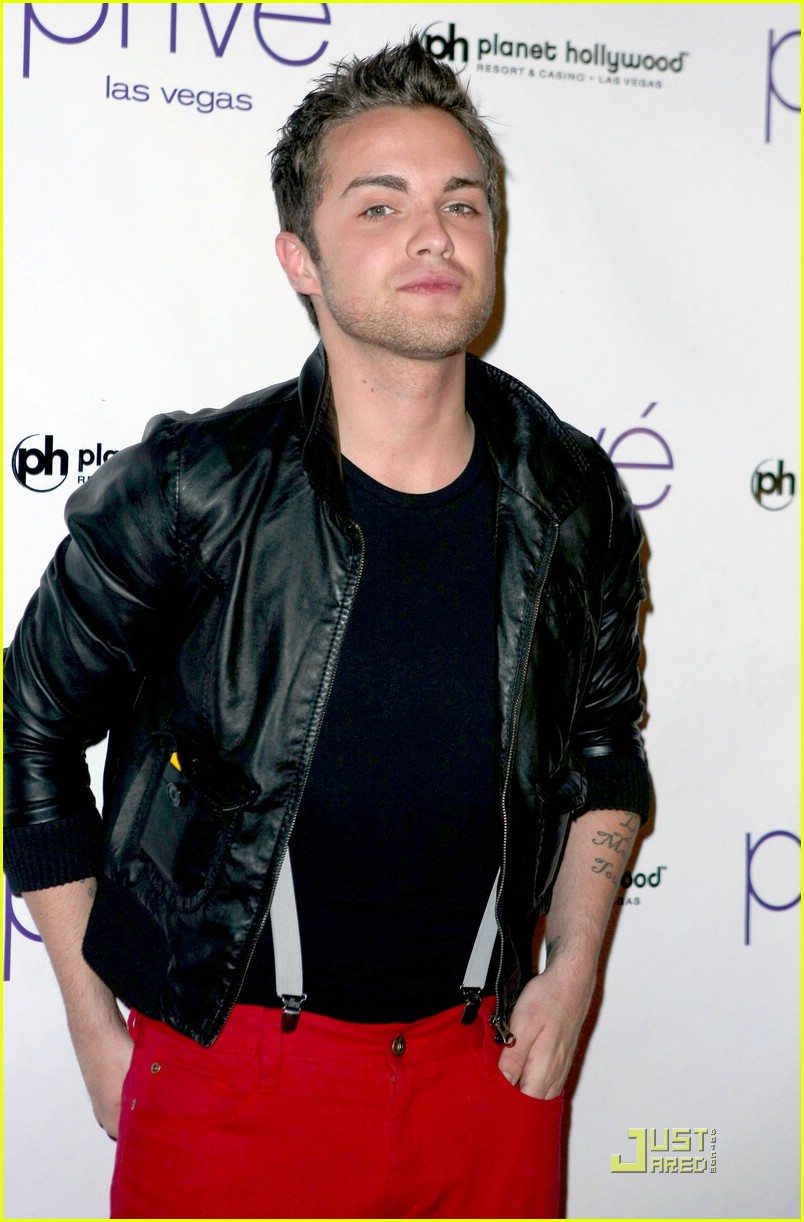 Thomas Dekker: Planet Hollywood Birthday Party!: Photo 1642931 | Brian