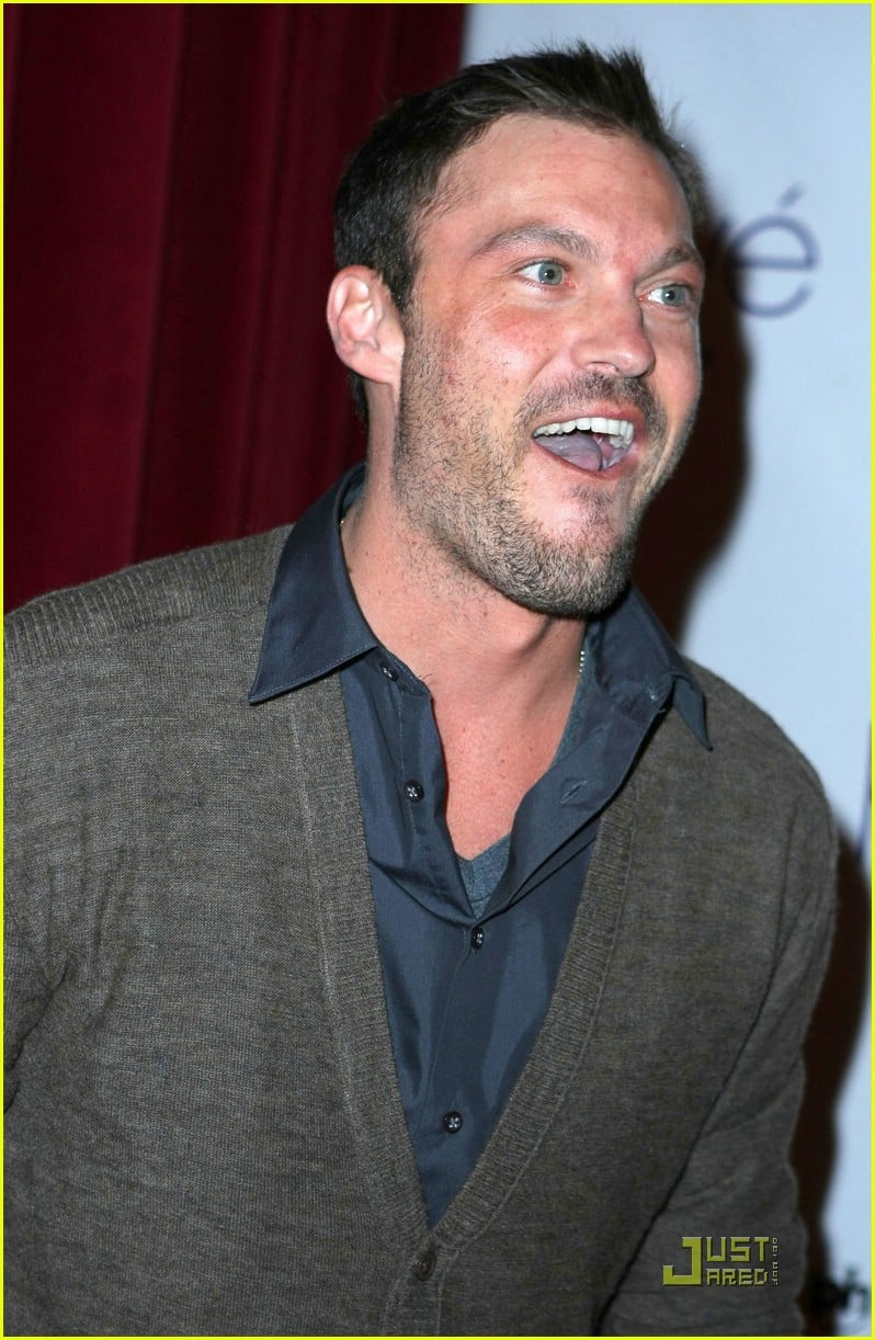 Thomas Dekker: Planet Hollywood Birthday Party!: Photo 1643021 | Brian