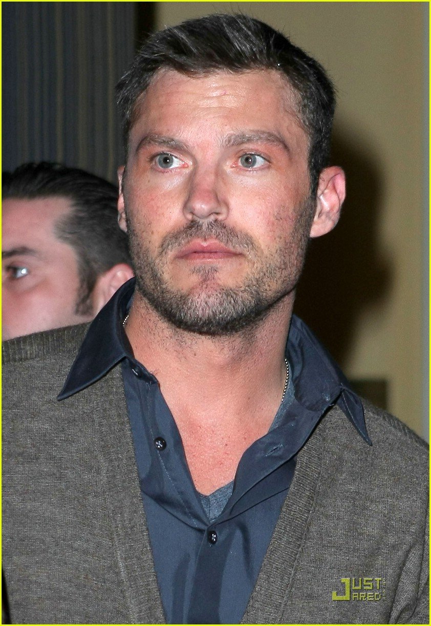 Thomas Dekker: Planet Hollywood Birthday Party!: Photo 1643041 | Brian