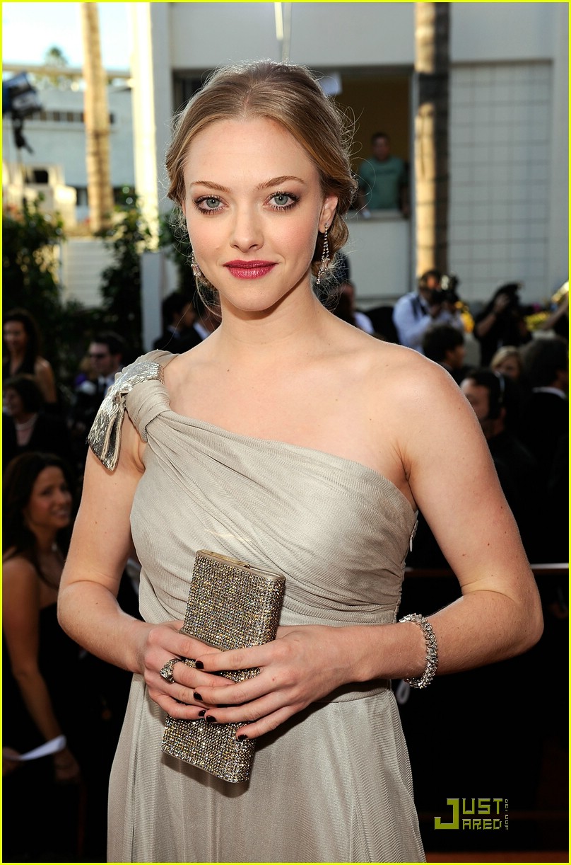 Amanda Seyfried & Dominic Cooper: Golden Couple!: Photo 1648551